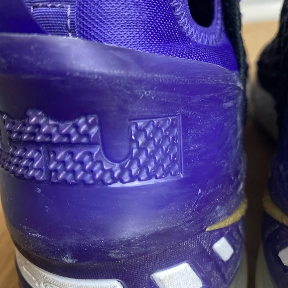 Nike LeBron XVIII Lakers US Mens‎ Size 11 Purple/Black/White/ Metallic Gold/NBA